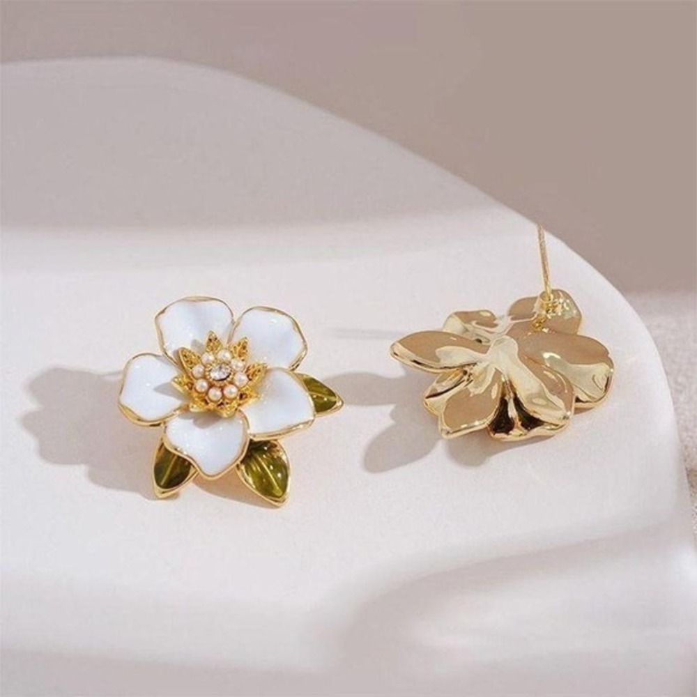 new White Enamel Flower Stud Earrings 925 Silver Posts Gold Tone‎ Floral Jewelry